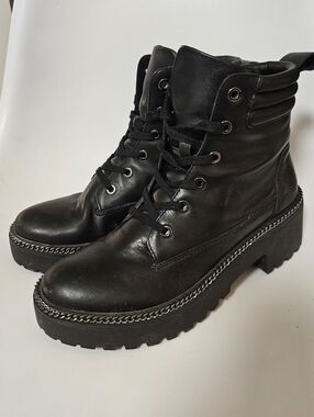 Black Wisbone Leather Boots With Chain Size 7.5us